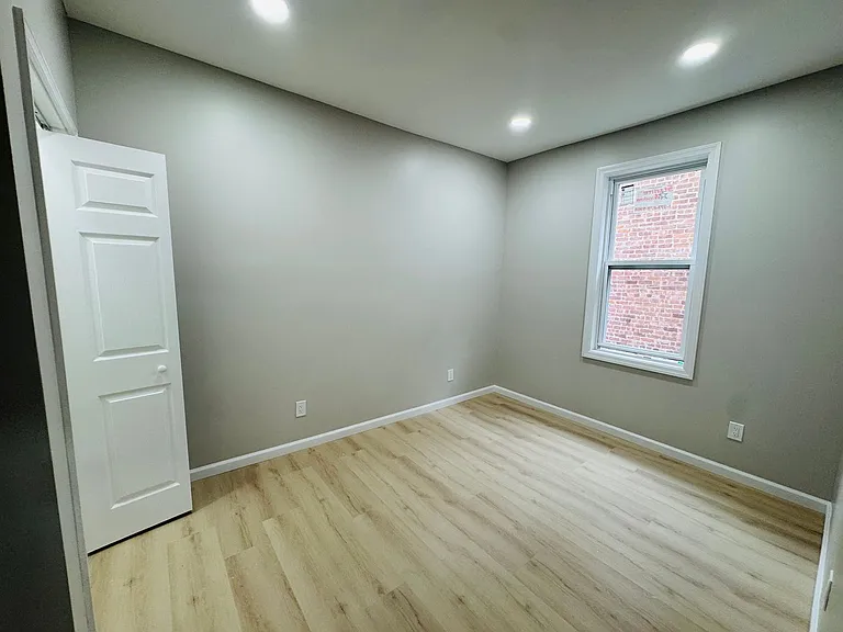 53-55 Henry St #57 — Photo 36