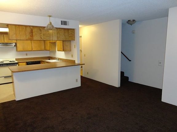3rd image of 1327 W Latham Ave
