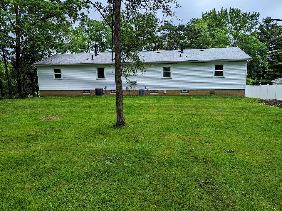 Back of duplex, nice back yard!