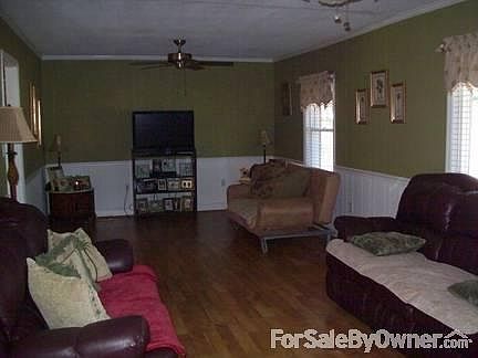 Large Living Room
						:
						Large Living Room