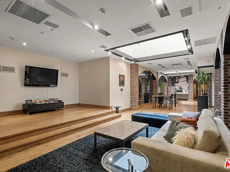 460 S Spring St #701 — Photo 28