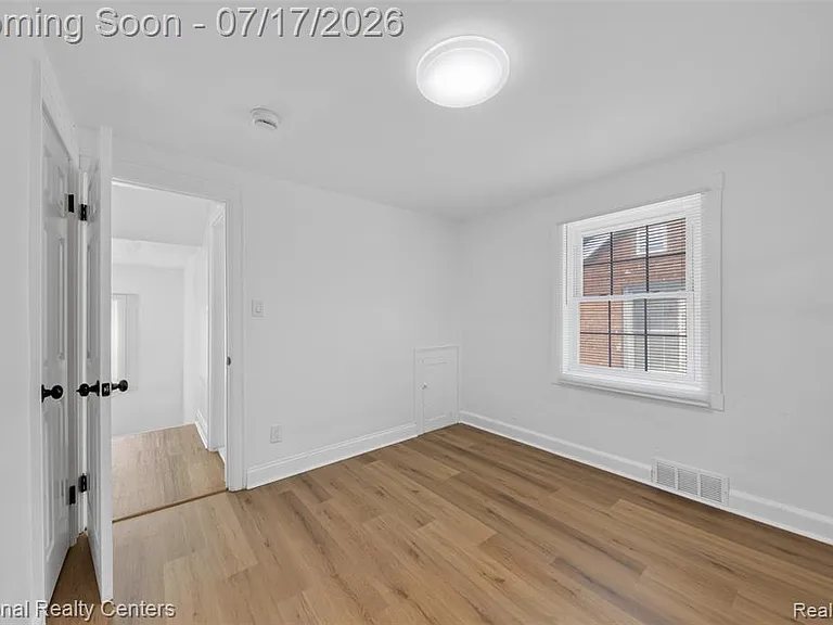 13527 Winthrop St — Photo 28