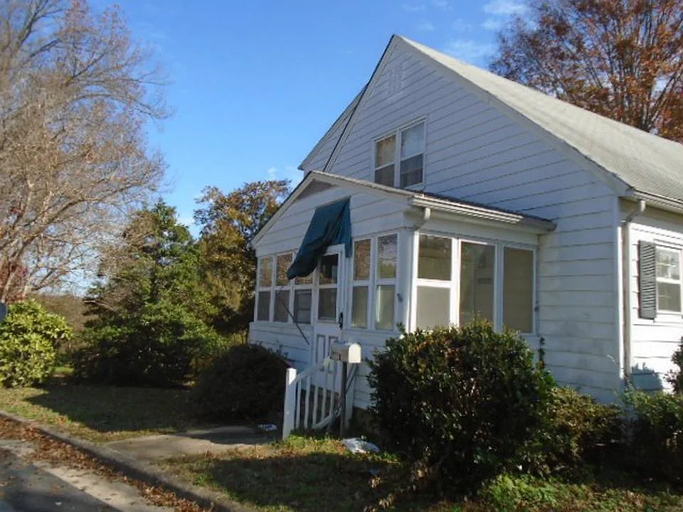 5 bed, 2172 sqft, $1,395 — Photo 2