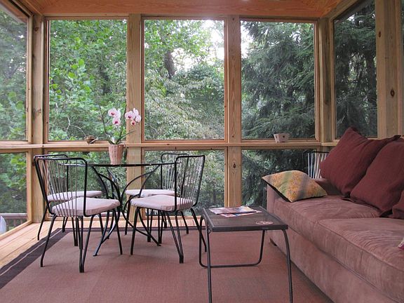 Screened in porch off dining room.