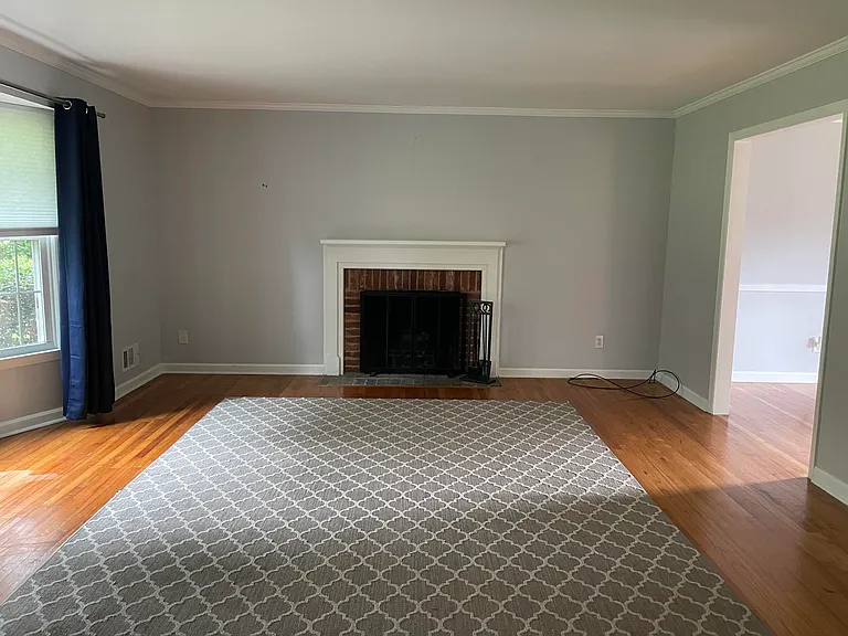 1115 Williams Dr — Photo 2