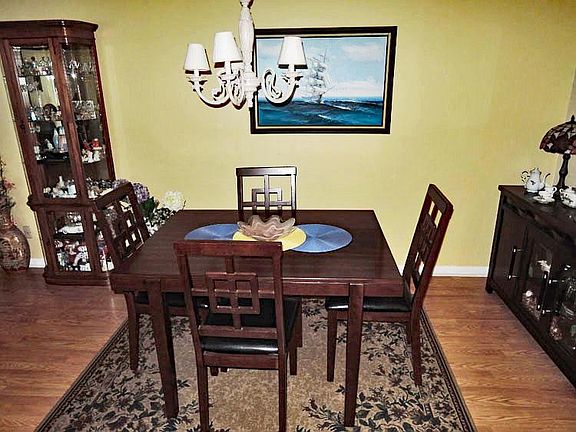 5th image of 127 Lakes End Dr APT A