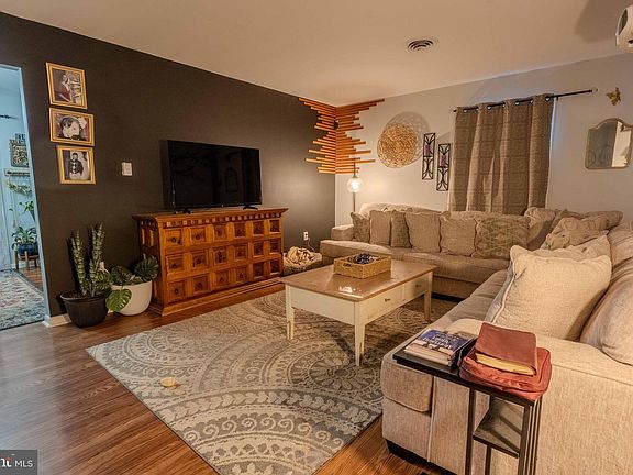 2nd image of 639 Hammond Dr