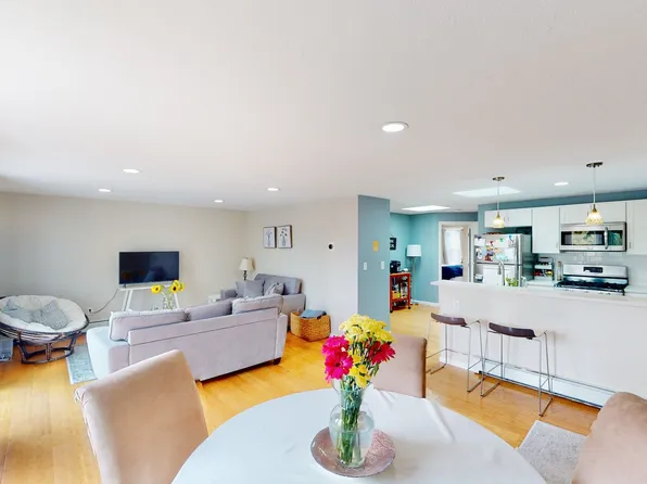 324 W 3rd St #2, South Boston, MA 02127