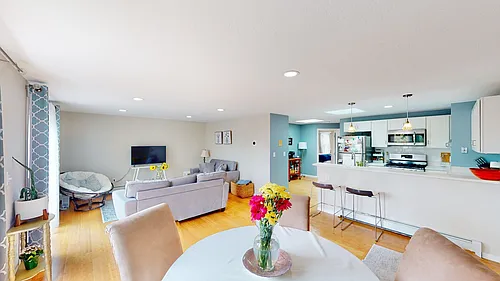 324 W 3rd St #2 Photo 1