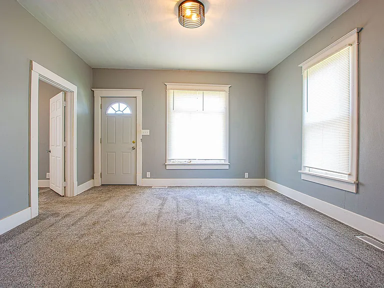 2123 Washington St — Photo 2