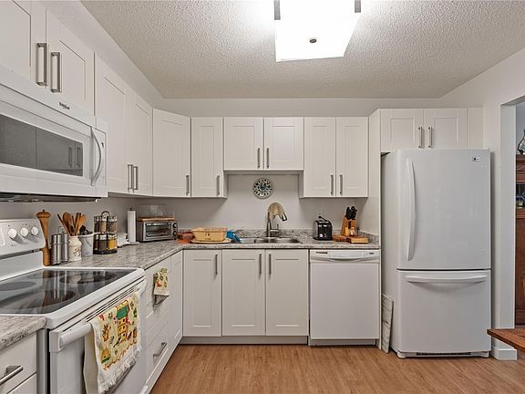 4th image of 6715 Dover Rd #311