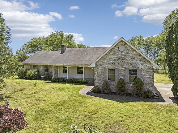3rd image of 1690 Lawrence Ln