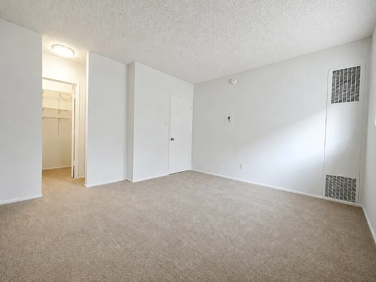 12340 Rochester Ave — Photo 38