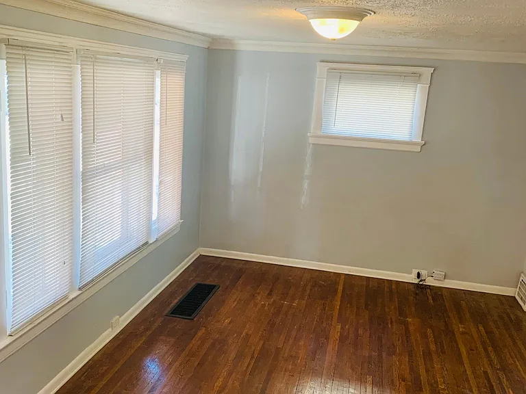 1347 Fry Ave — Photo 6