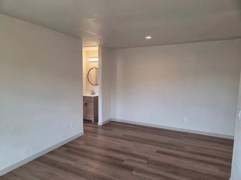 1805 Saint James Pl — Photo 9
