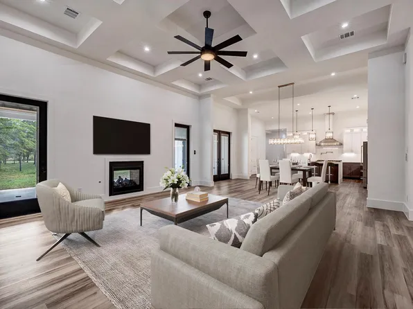 32648 Dobbin Huffsmith Rd, Magnolia, TX 77354