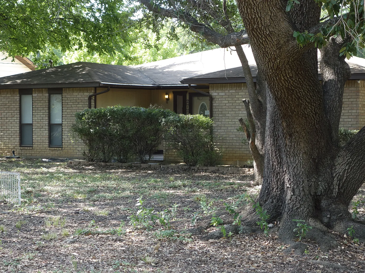 5 bed, 2.5 bath, 3100 sqft, $3,000 — Photo 2