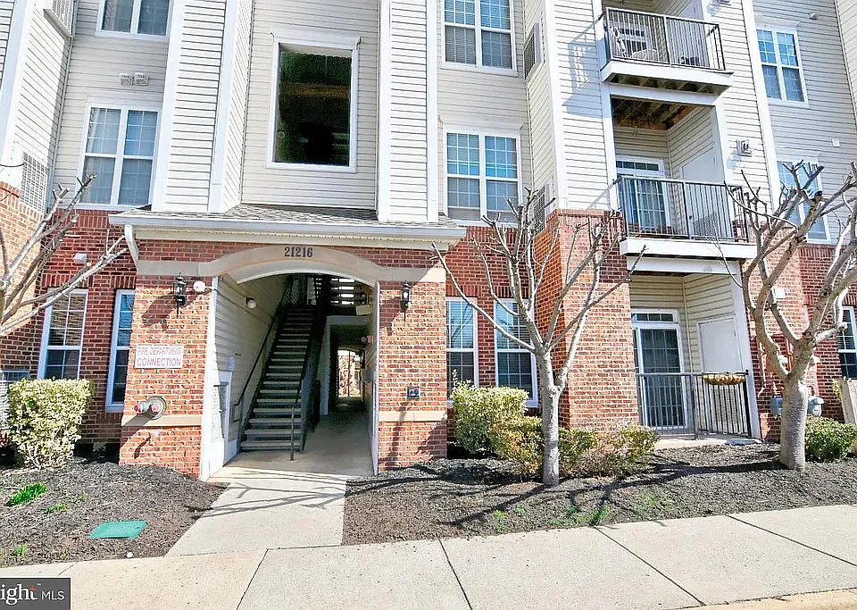 21216 McFadden Sq #108