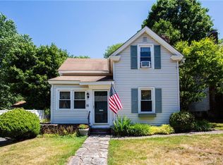 15 Earl St, Manchester, CT 06040