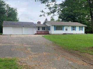 9949 N Hartel Rd, Grand Ledge, MI 48837