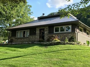121 High Acres Dr, Chester, WV 26034
