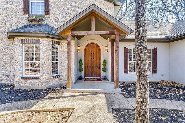 1st image of 3233 Trailwood Dr E