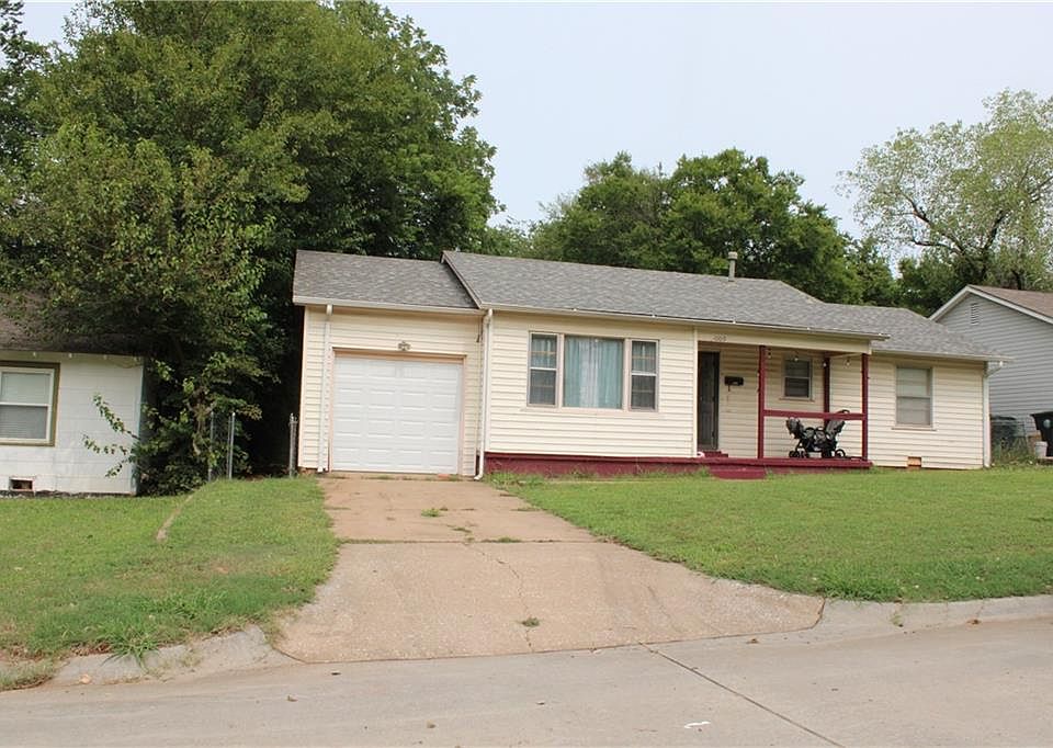 1st image of 1009 Jasmine Ln