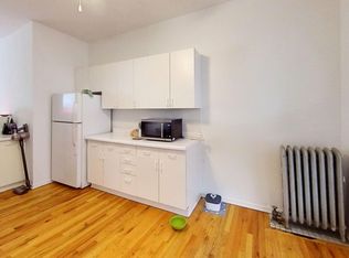 Top Floor East Lakeview One Bedroom Includes Heat, Chicago, IL 60657