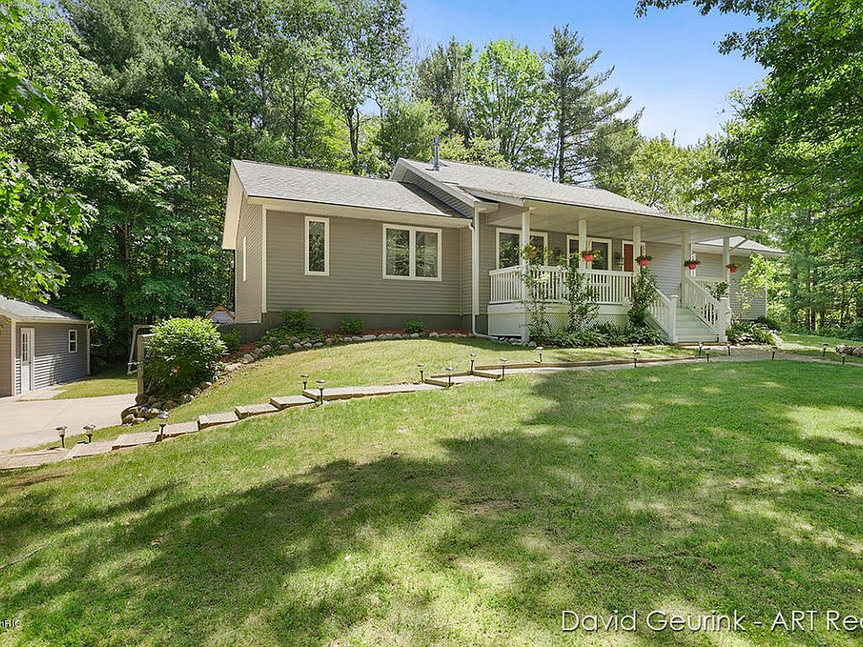 1st image of 1923 Sassafras Ln