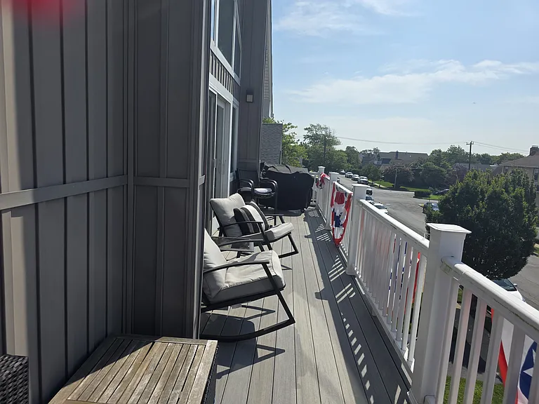 355 E Market St #2 — Photo 2