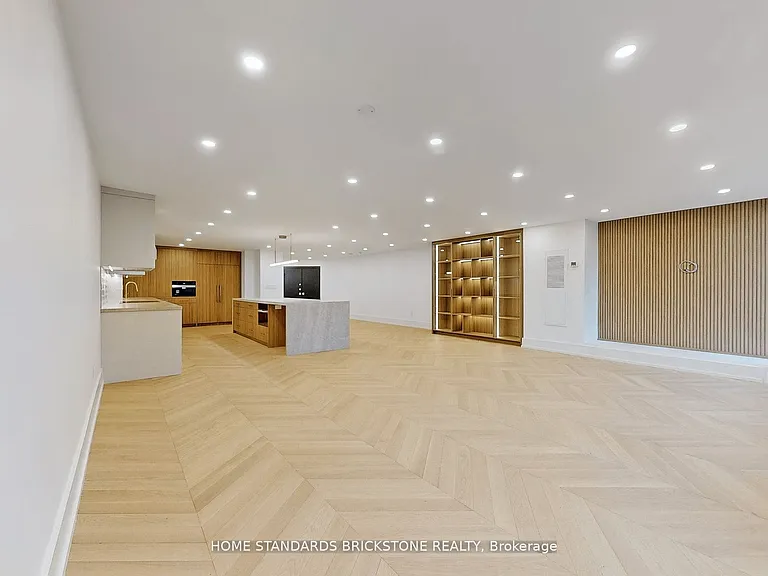 110 Bloor St W #1009 — Photo 6