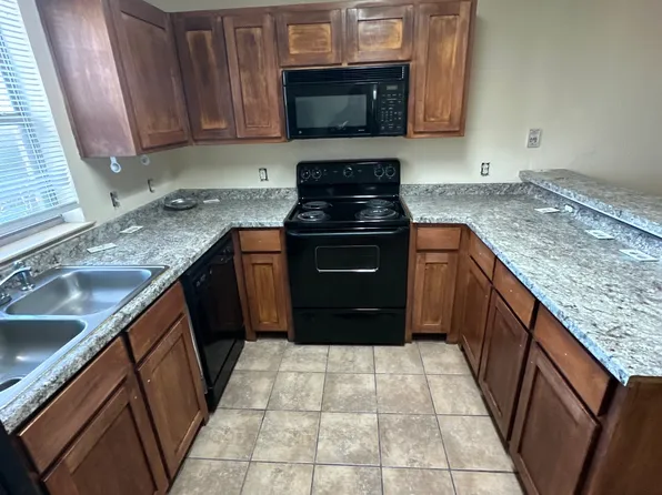 613 Bernard St, Denton, TX