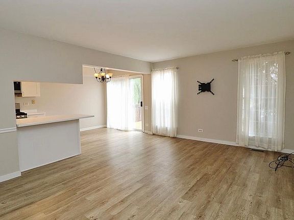 3rd image of 176 Park Ridge Ln