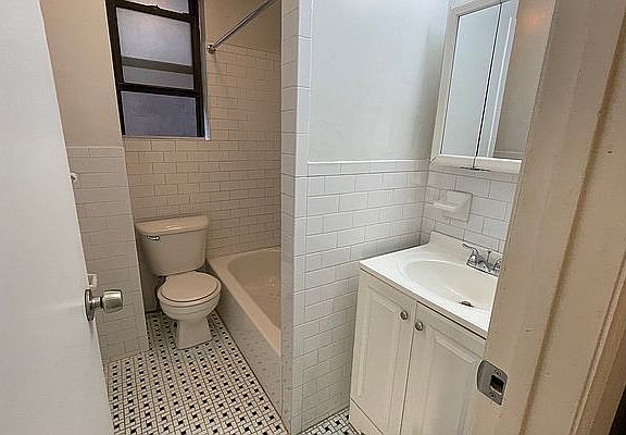 5th image of 226 E 83rd St APT 34