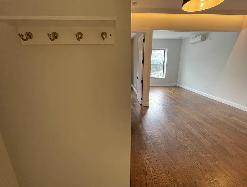 Building Photo - 6080 Myrtle Ave #3C