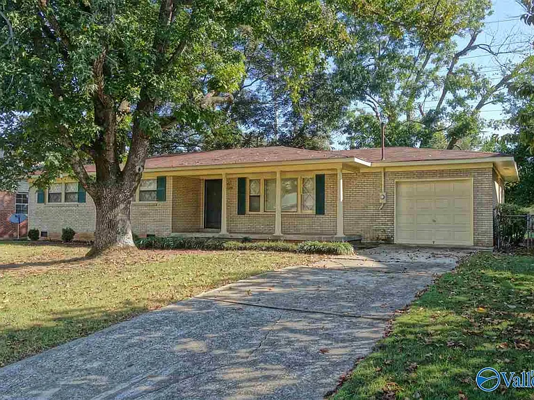 11209 Maplecrest Dr SE — Photo 1