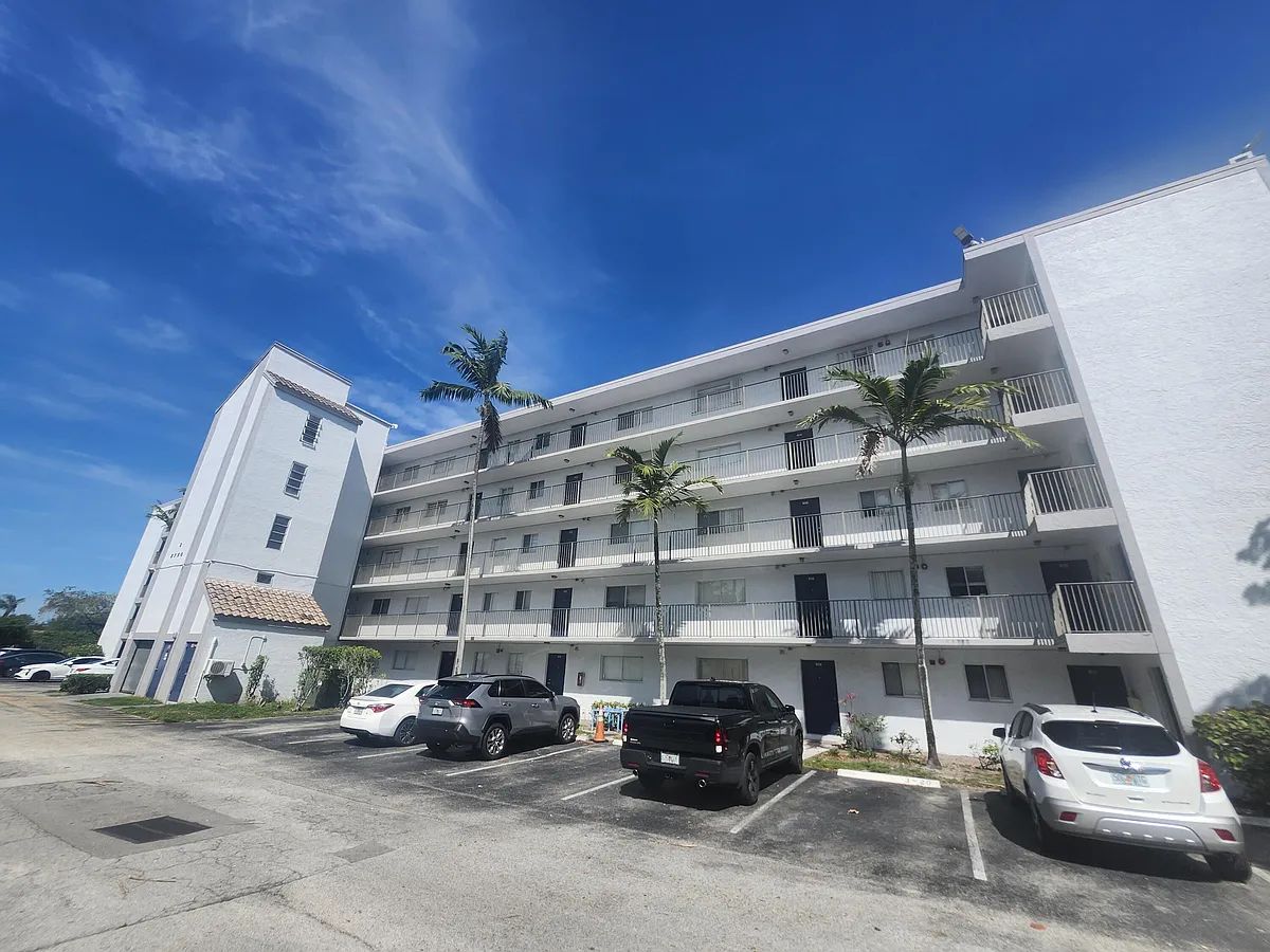 Building Photo - 8750 N Sherman Cir #406