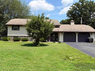 1207 Roosevelt Rd, Taylorville, IL 62568