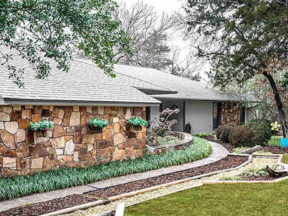 2nd image of 2202 S Tanglewood Cir