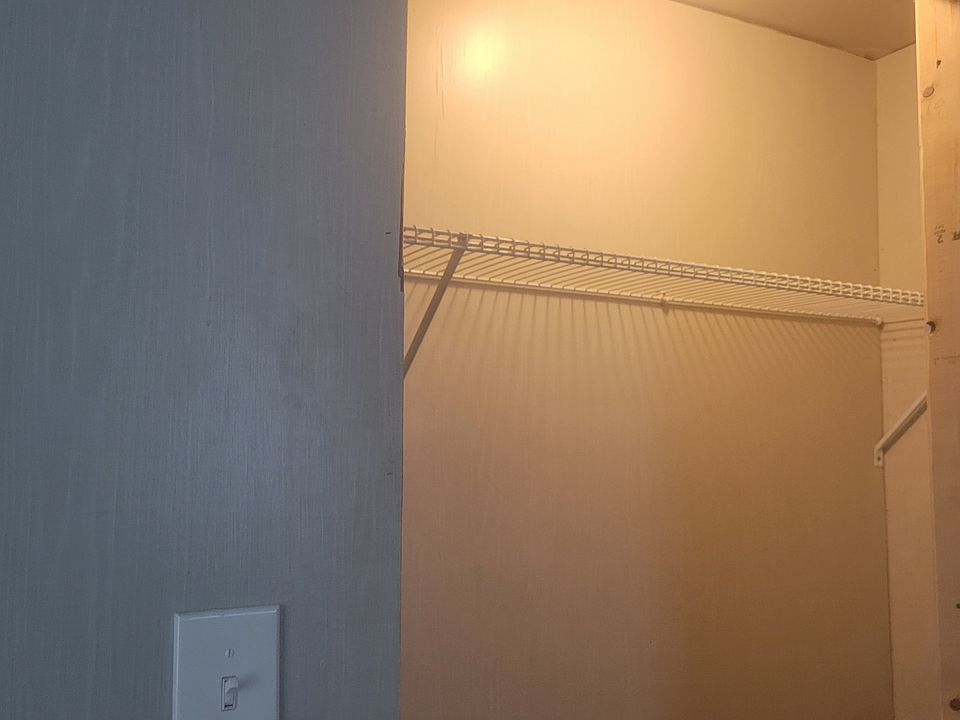 2nd image of 300 W Walnut St #3