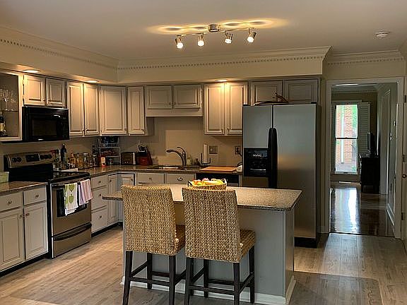 5th image of 637 Sedgley Dr