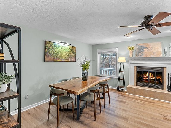 3rd image of 20 Fair Wind Dr