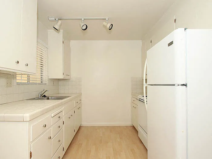562 Kendall Avenue — Photo 13