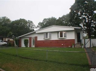 216 Maplecrest Dr, Ronkonkoma, NY 11779