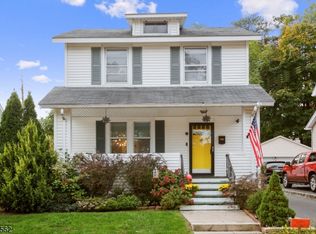 6 Banta Pl, Bergenfield, NJ 07621