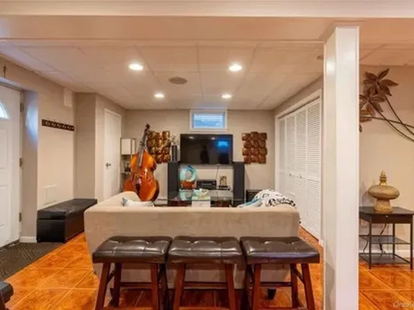 (undisclosed Address), East Meadow, NY 11554