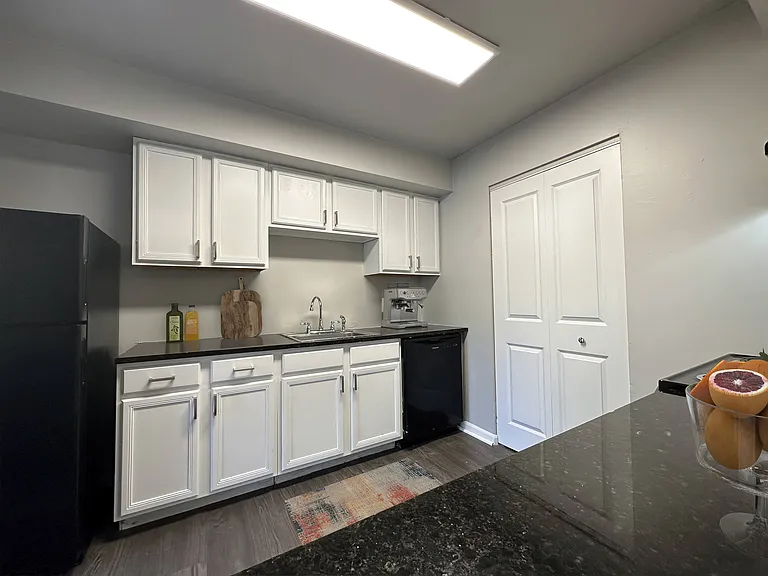 The Peak Apartments and Townhomes — Photo 5