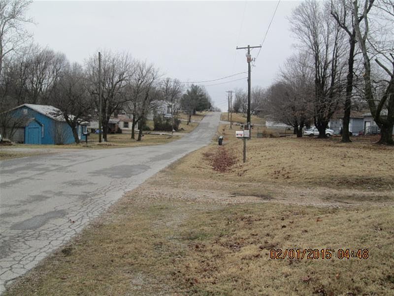 2nd image of 132 E Splitlog Ave