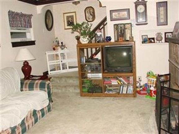 5th image of 213 Longfellow St