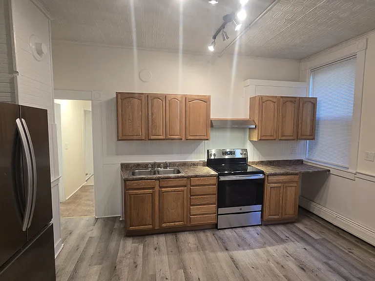 81 W Main St — Photo 12
